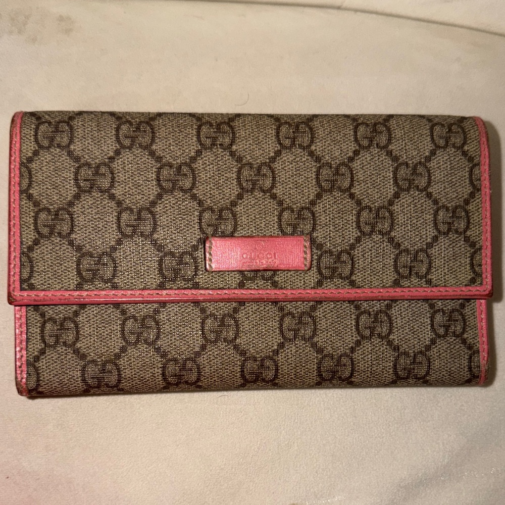 Gucci Beige and Pink Monogram Clutch